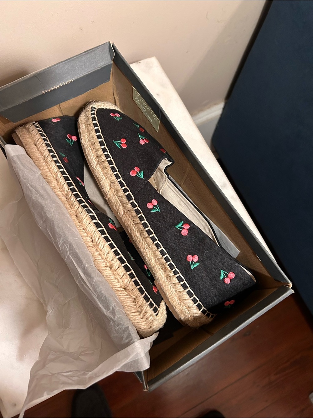 Ann Taylor cherry print espadrilles, size 8 1/2, new in box - Picture 8 of 14